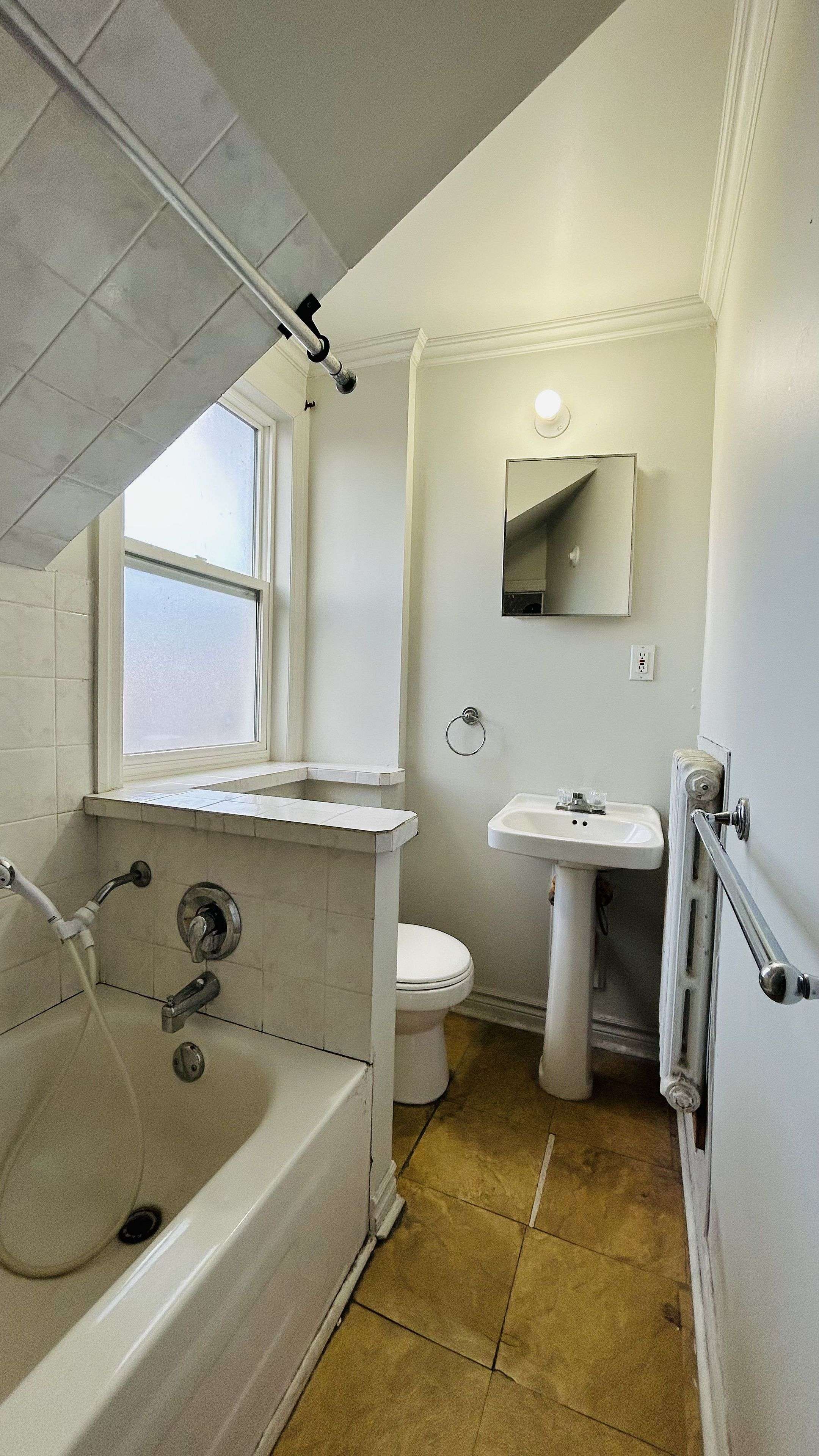 Toronto W06, ON M8W 3J2,60 Long Branch AVE #3