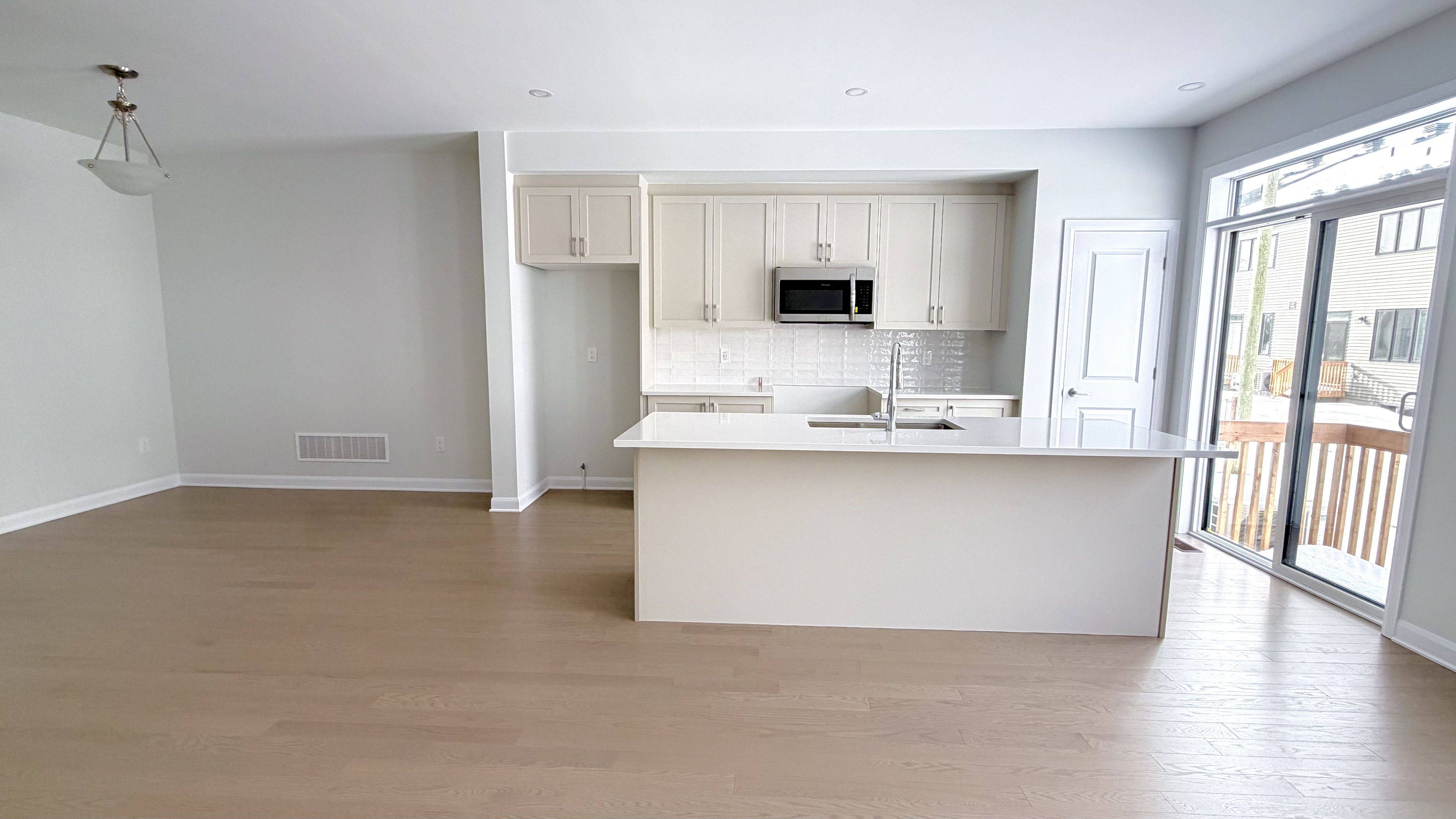 Kanata, ON K2W 0M8,873 Eileen Vollick CRES