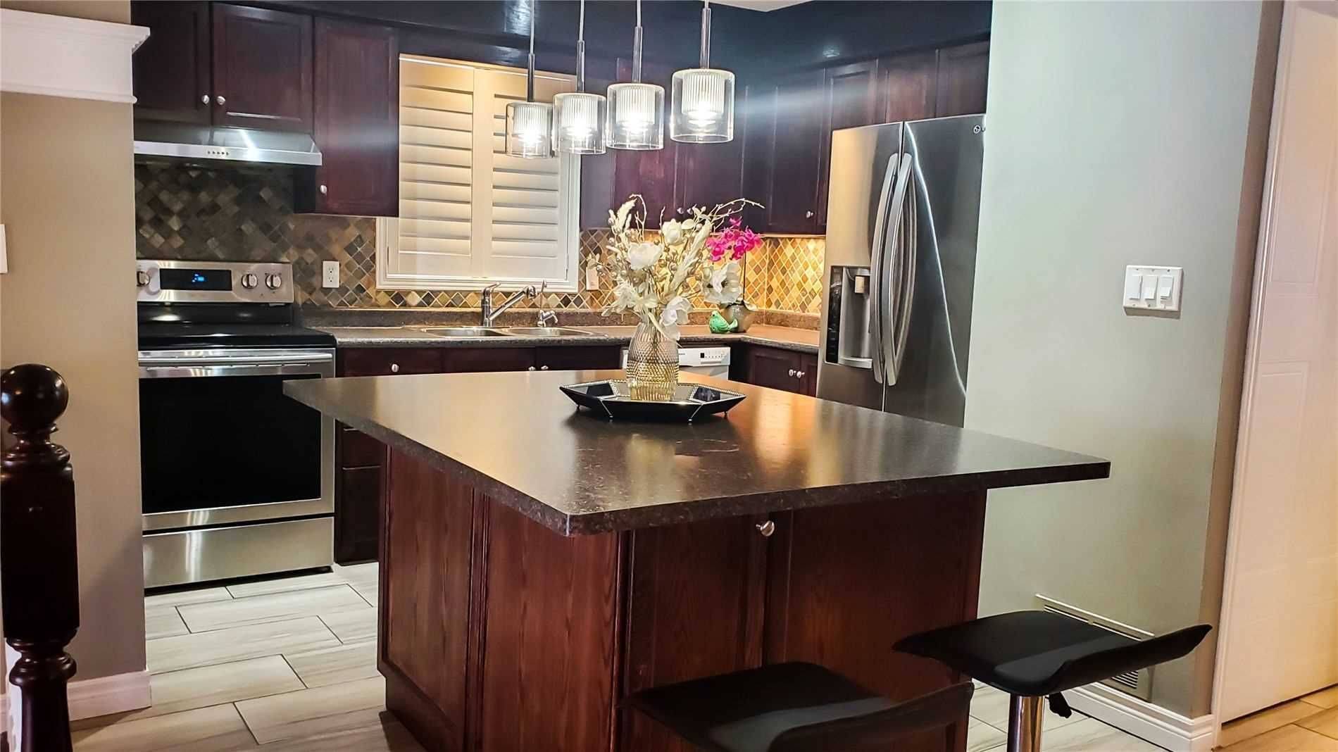 Cambridge, ON N3C 4K6,19 Maryann Price LN