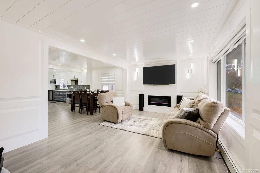 Victoria, BC V8R 4E4,2710 Victor St