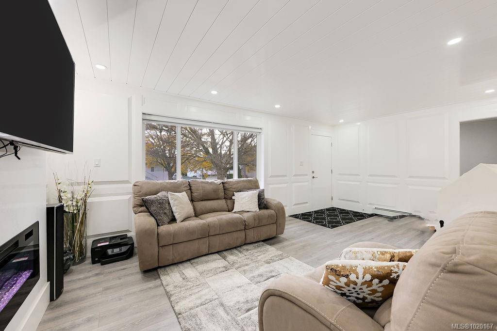 Victoria, BC V8R 4E4,2710 Victor St