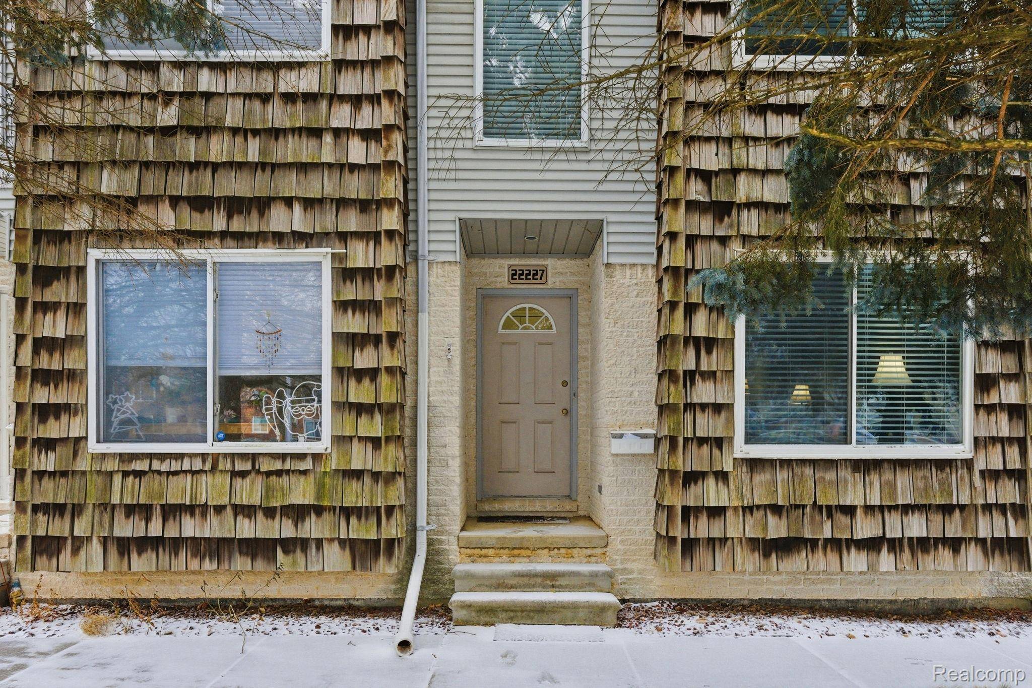 St. Clair Shores, MI 48081,22227 E 11 Mile