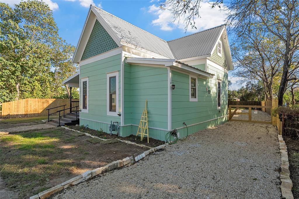 Mcgregor, TX 76657,404 6th Street W