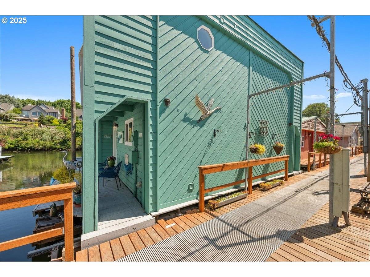 Portland, OR 97217,414 N Tomahawk Island DR