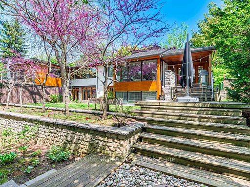 Toronto C13, ON M3A 3E5,94 Laurentide DR