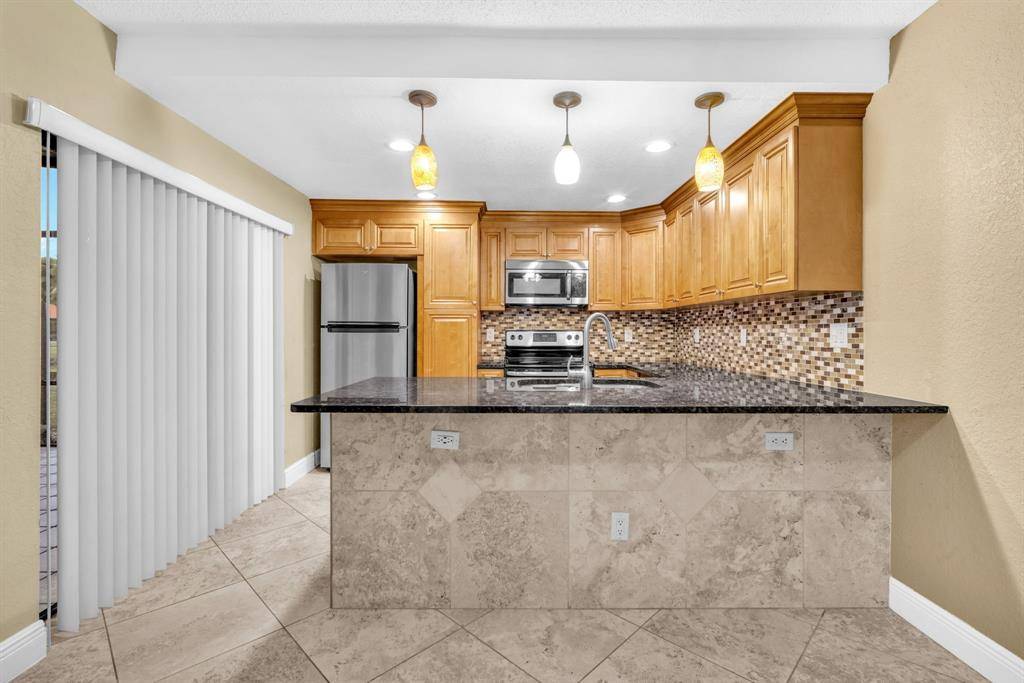 Boca Raton, FL 33433,8377 Boca Rio Dr #8377