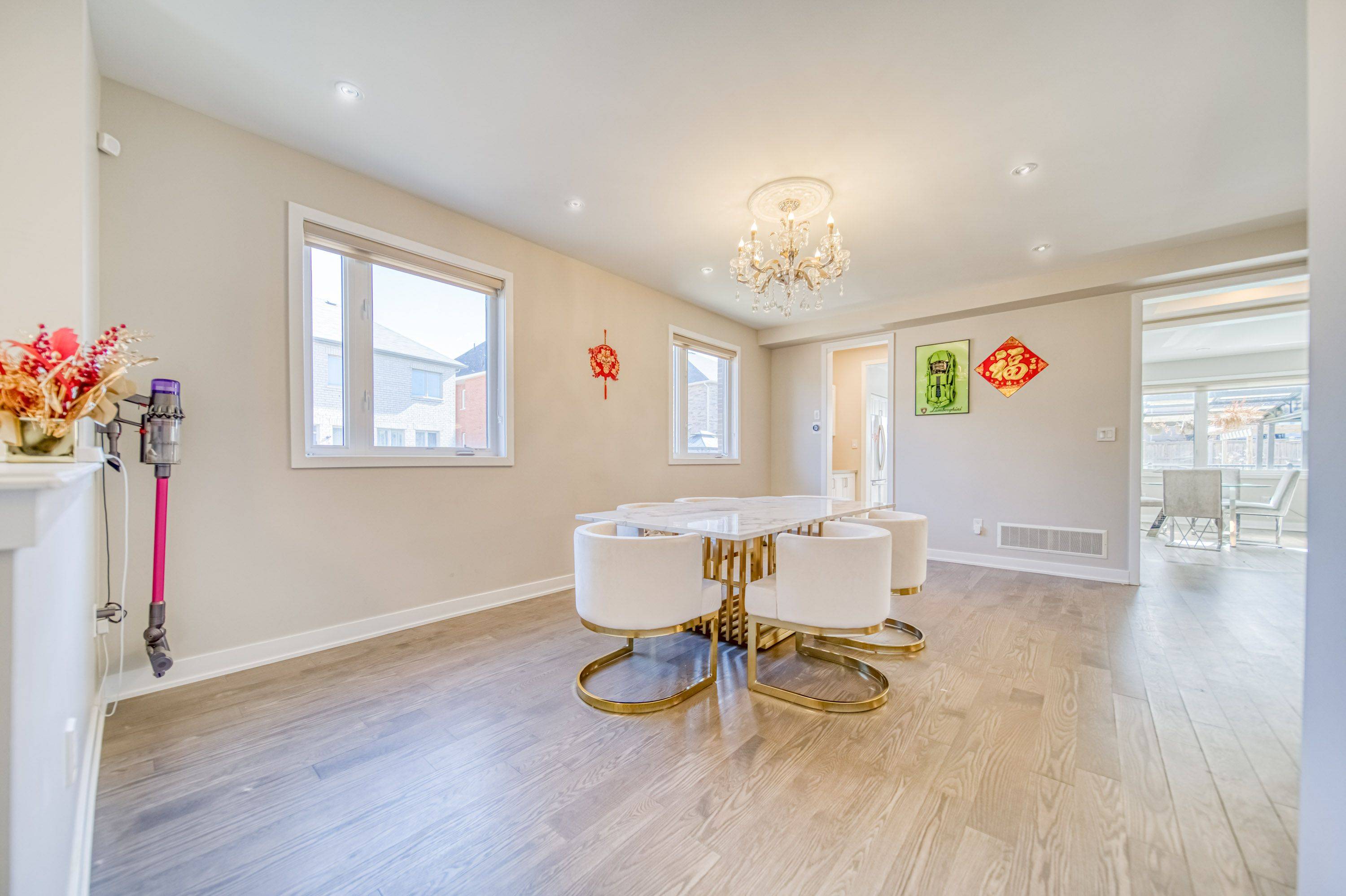 Aurora, ON L4G 7B7,7 Proud CT