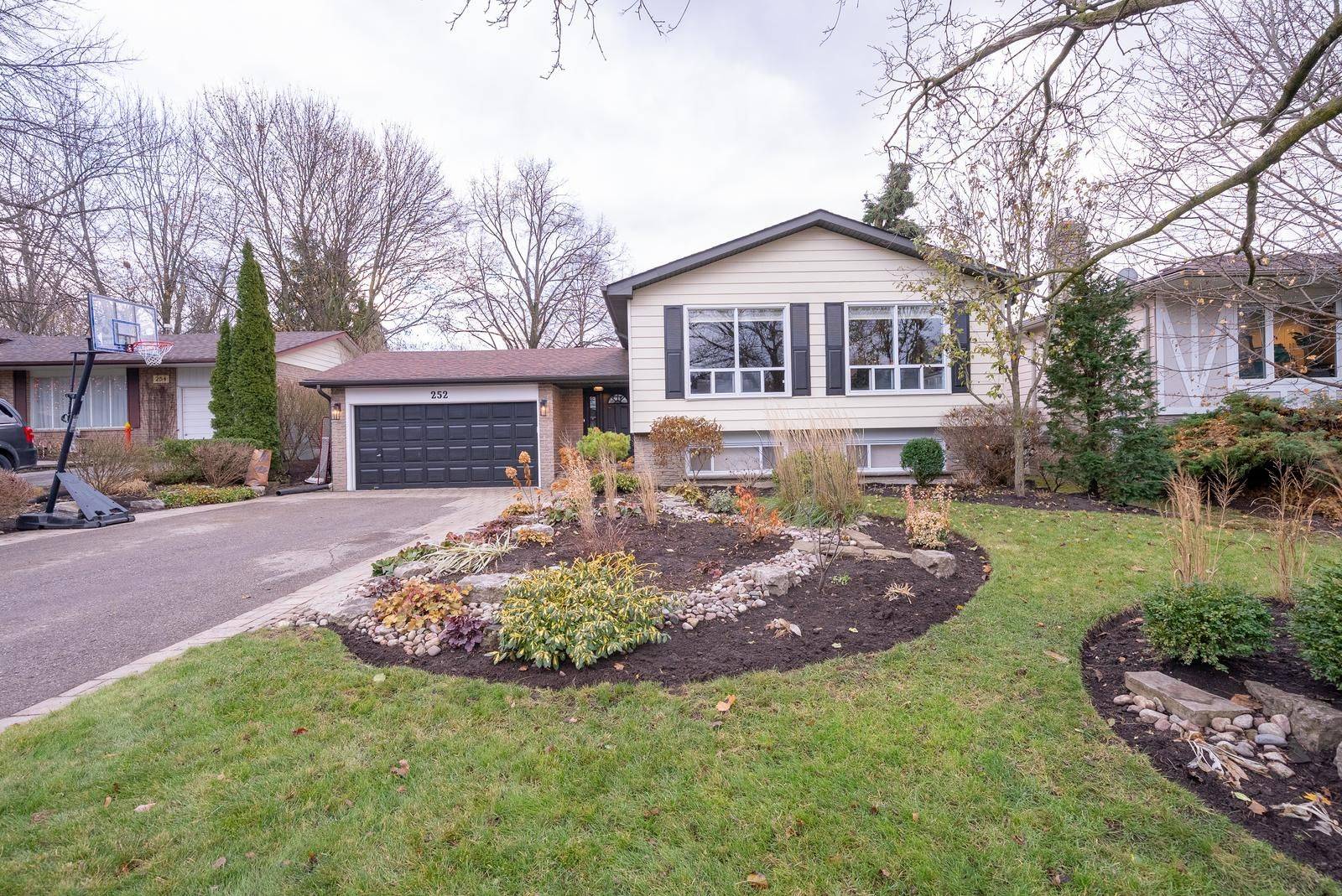 Whitchurch-stouffville, ON L4A 5Z6,252 BLAIR RD