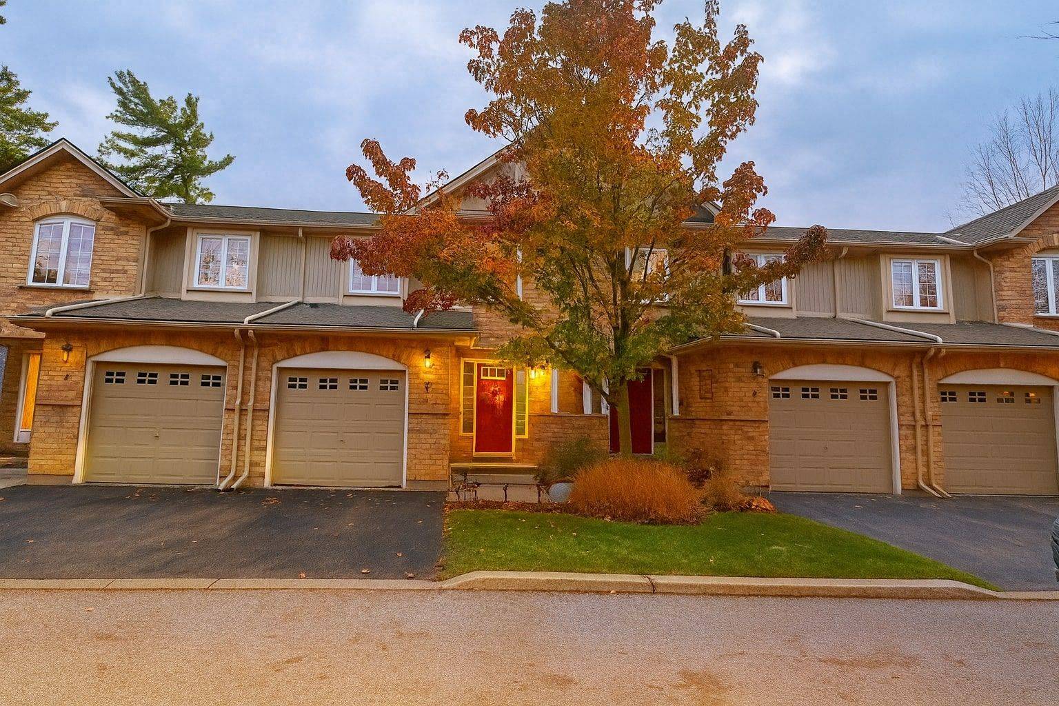 Cambridge, ON N1S 4Z4,15 BANNISTER CT #5