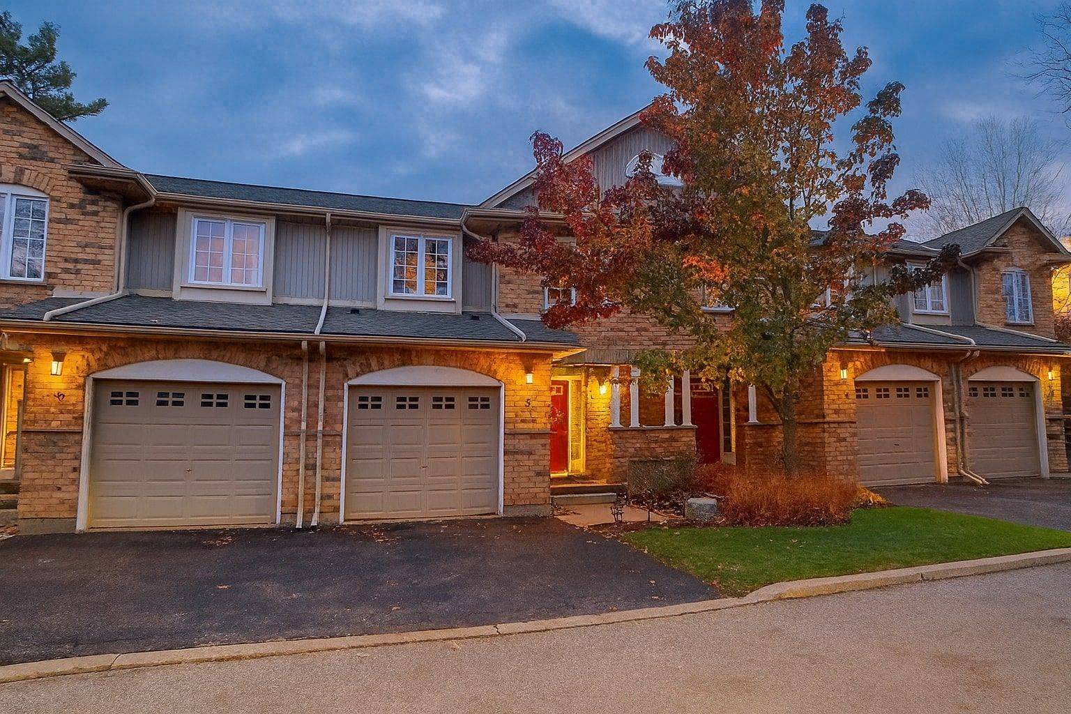 Cambridge, ON N1S 4Z4,15 BANNISTER CT #5