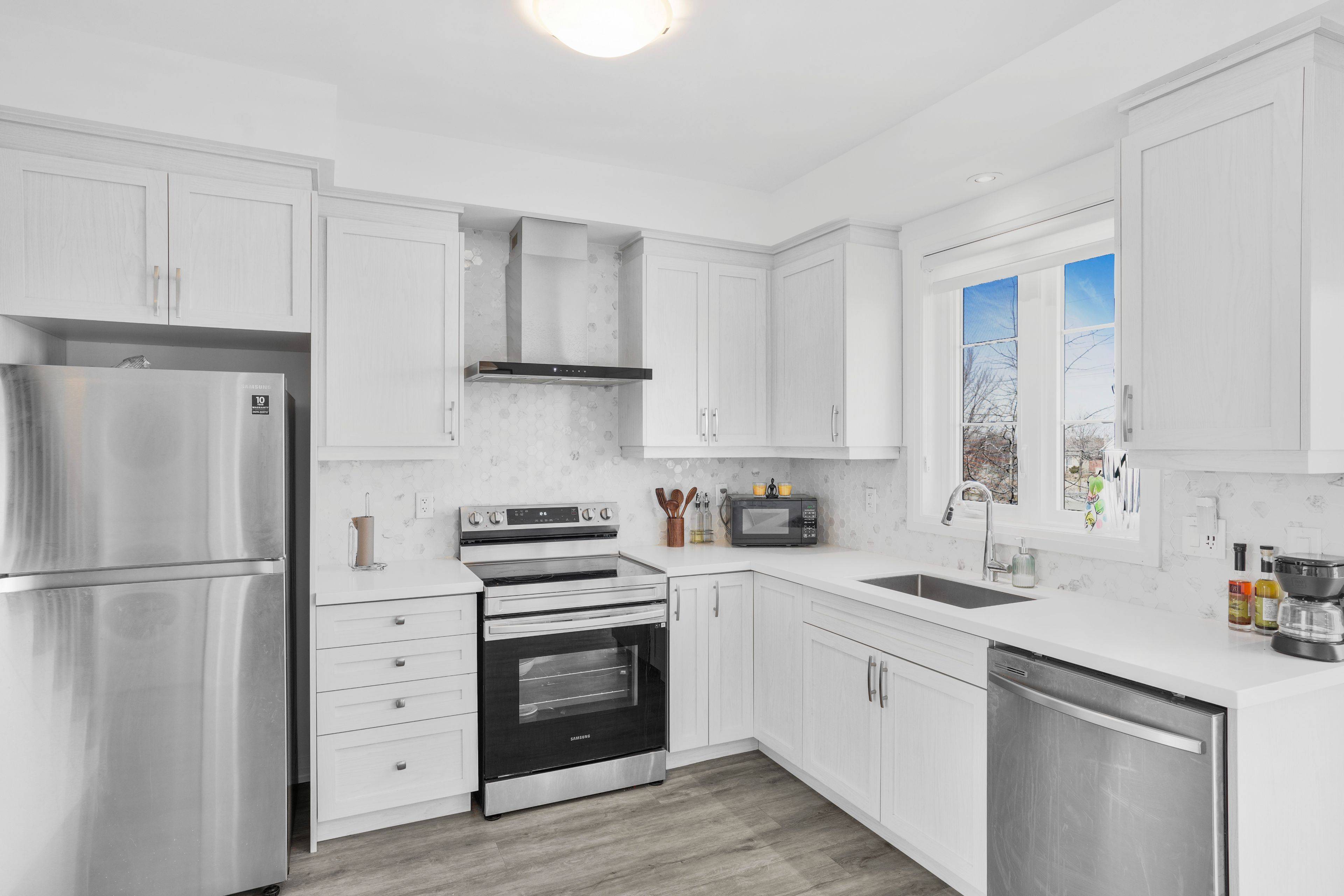 Hamilton, ON L8H 0B3,575 Woodward Ave AVE #8