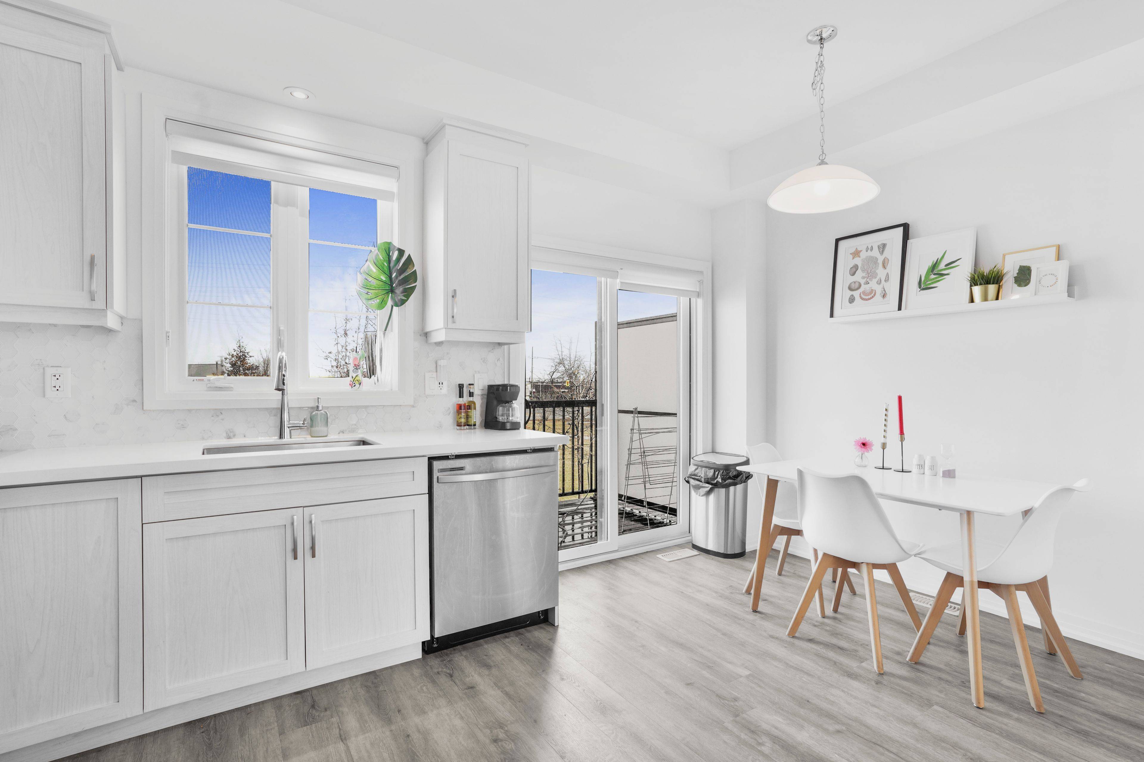 Hamilton, ON L8H 0B3,575 Woodward Ave AVE #8