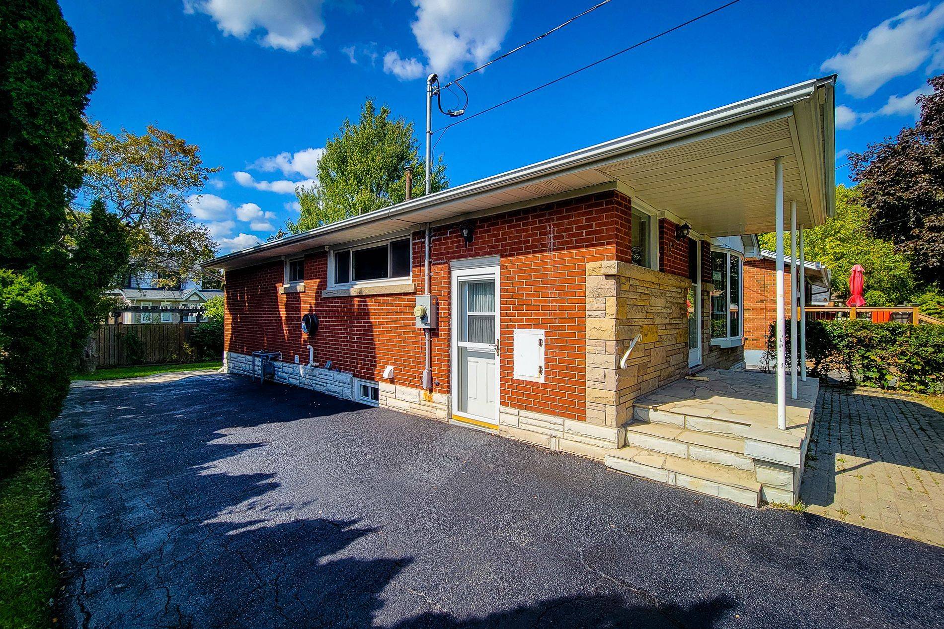 Hamilton, ON L9C 5E9,154 West 31st ST #Bsmt.