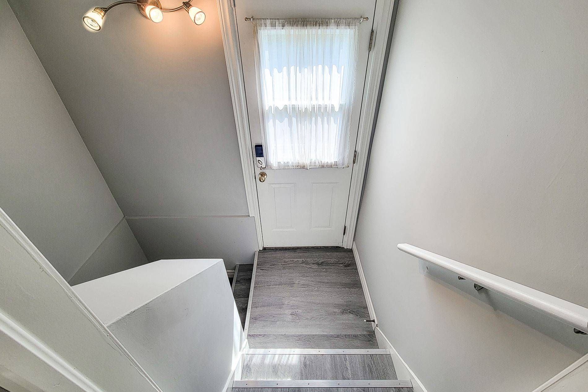 Hamilton, ON L9C 5E9,154 West 31st ST #Bsmt.