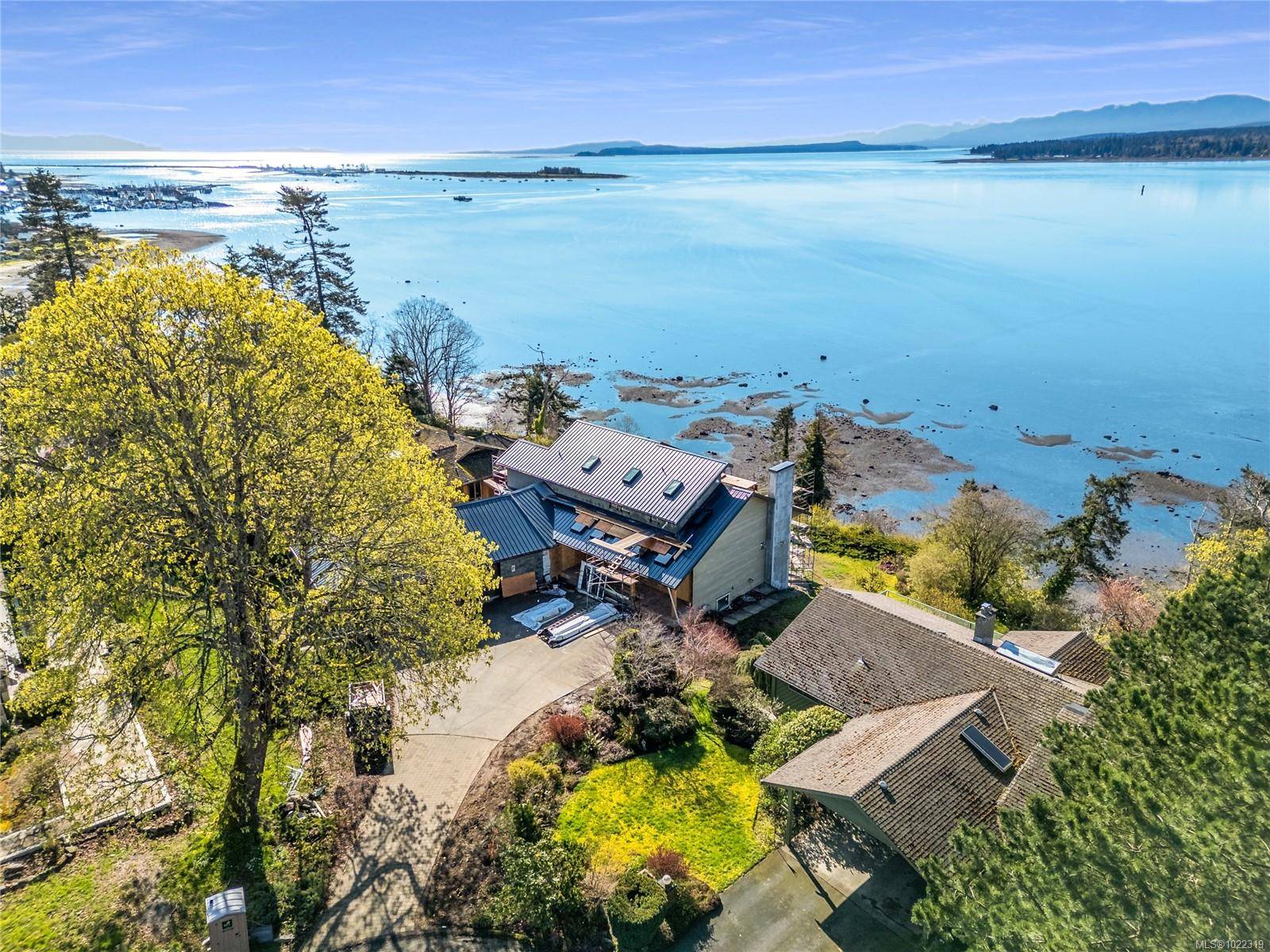 Comox, BC V9M 1C6,145 Manor Pl