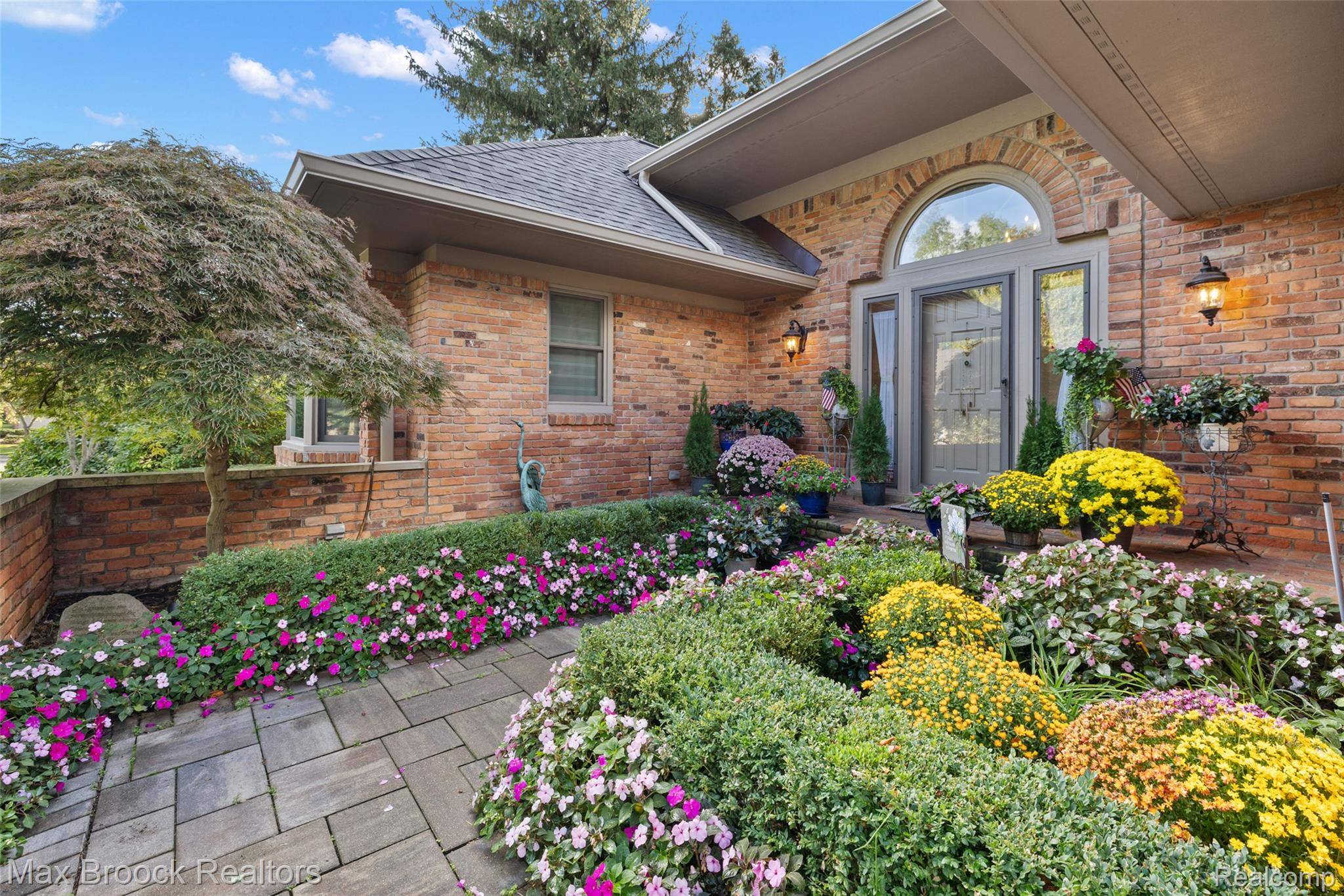 Bloomfield Hills, MI 48301,3673 York CT