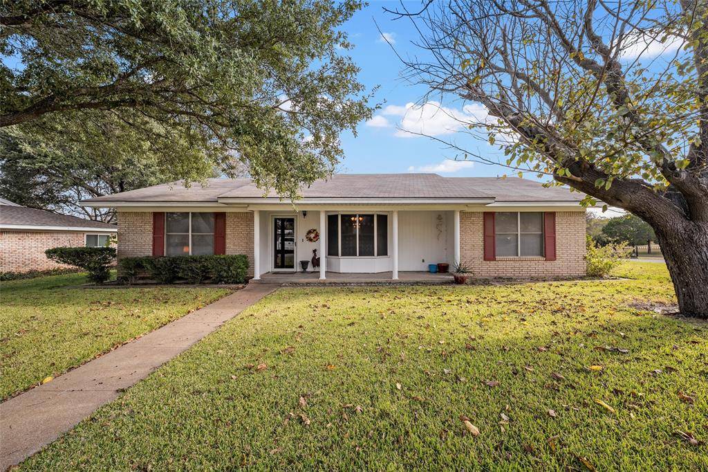 Clifton, TX 76634,922 S Avenue M
