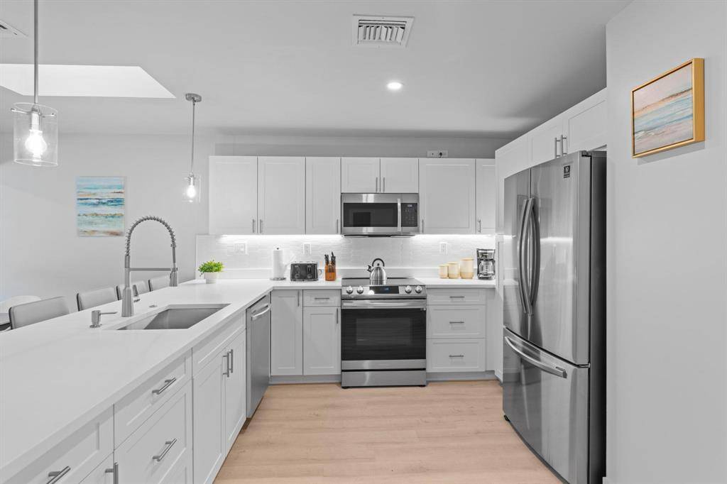 Pompano Beach, FL 33060,1814 SE 7th St #1814