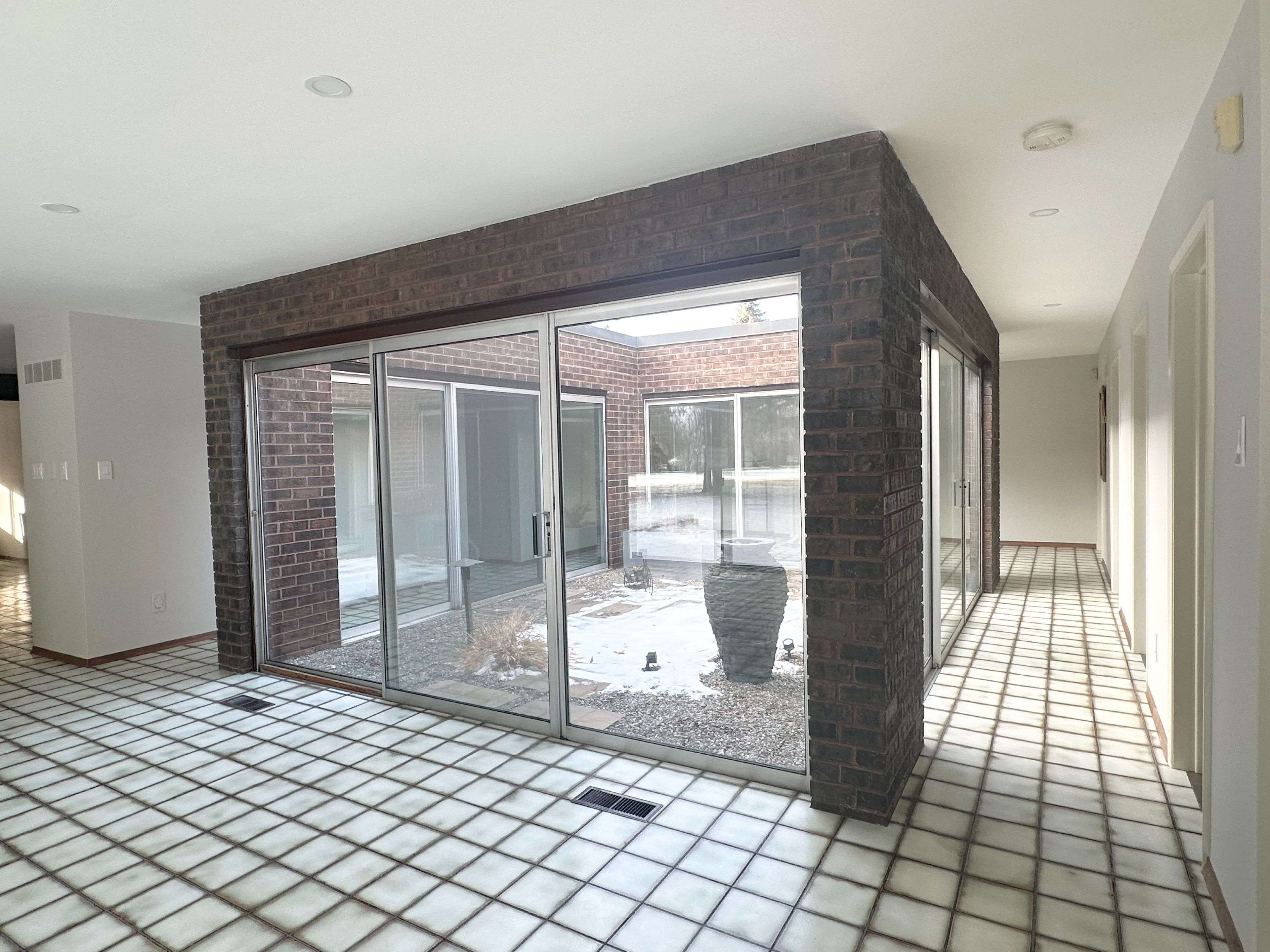 Markham, ON L3T 1K1,17 Fairway Heights CRES #Main and Upper