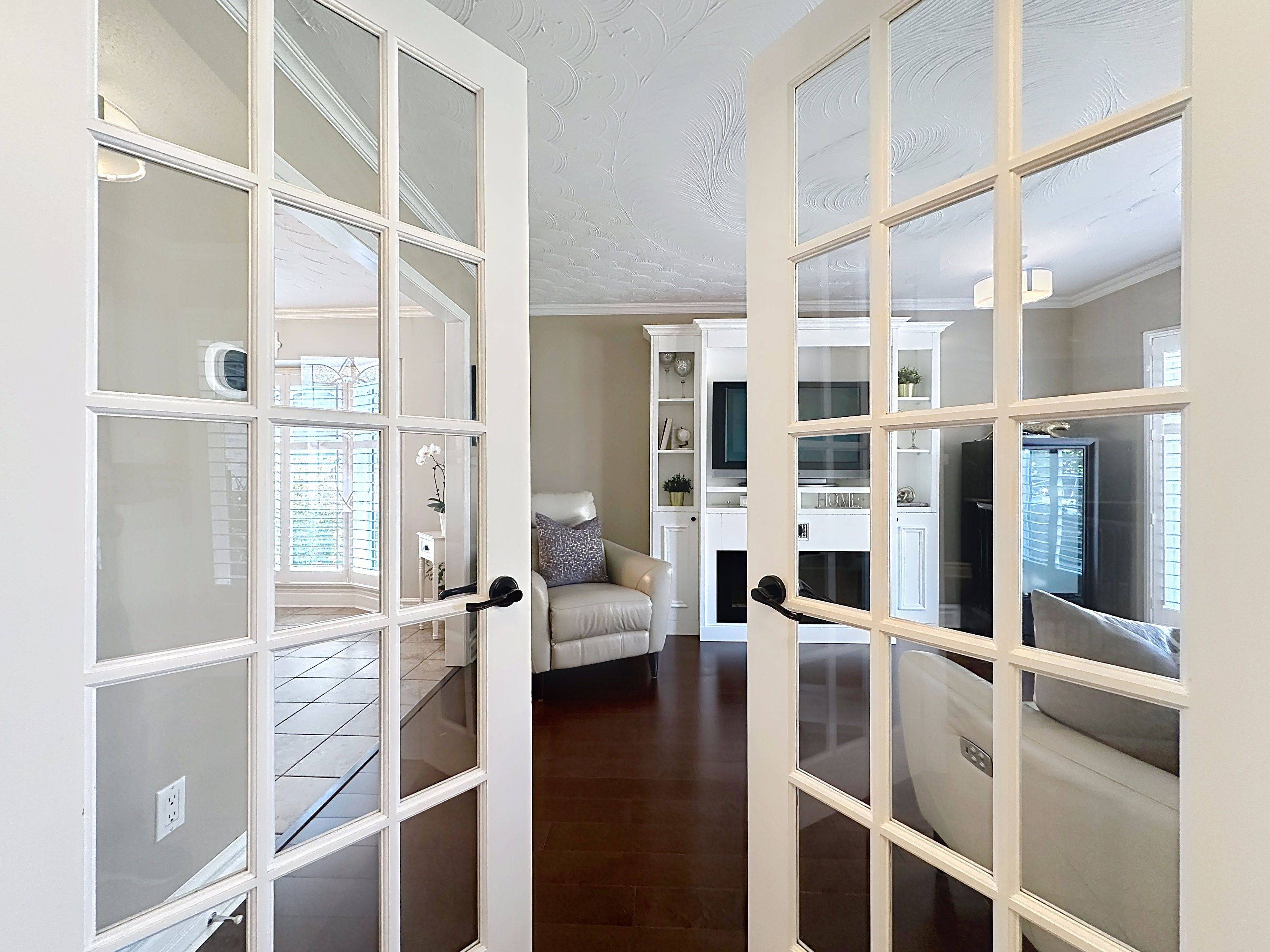 Hamilton, ON L8E 5E7,49 Riviera RDG