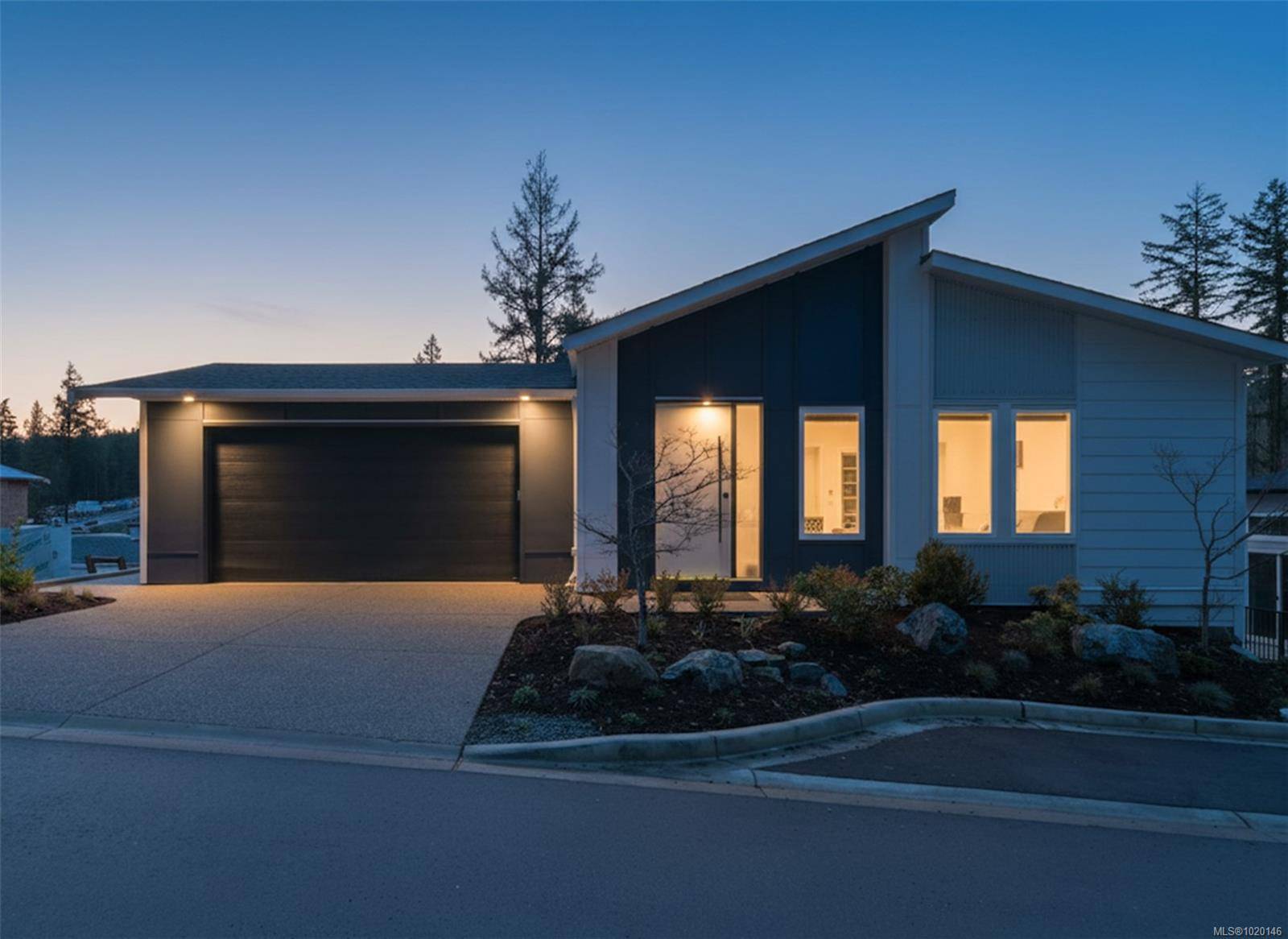 Langford, BC V9C 0S3,3628 AUTUMN Lane