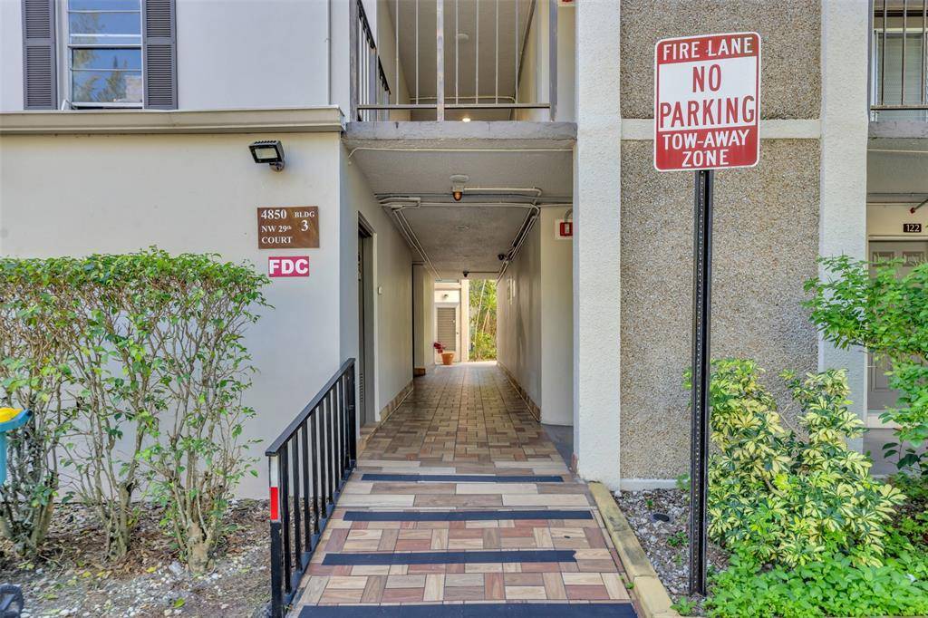 Lauderdale Lakes, FL 33313,4850 NW 29th Ct #221