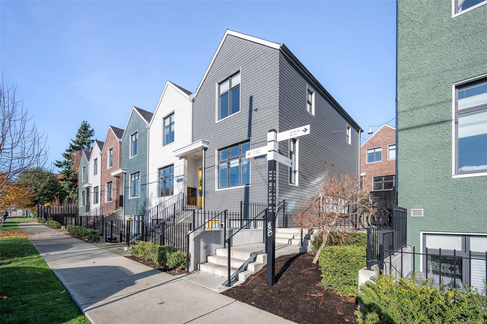 Victoria, BC V9A 7N6,230 Wilson St #11