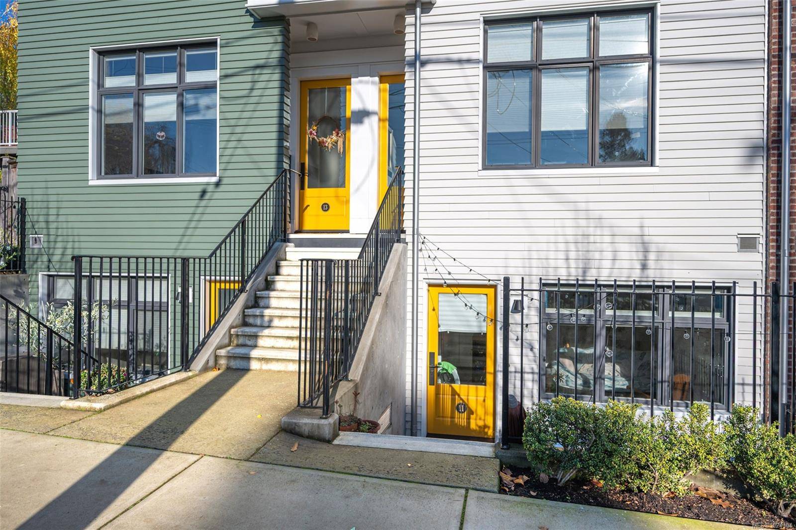 Victoria, BC V9A 7N6,230 Wilson St #11