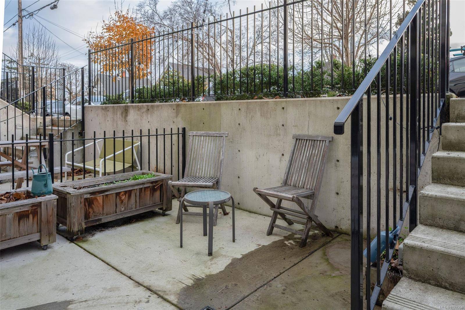 Victoria, BC V9A 7N6,230 Wilson St #11