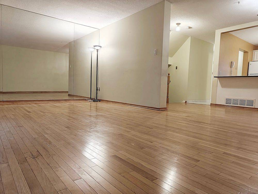 Toronto E07, ON M1V 1E1,15 Brimwood BLVD #61