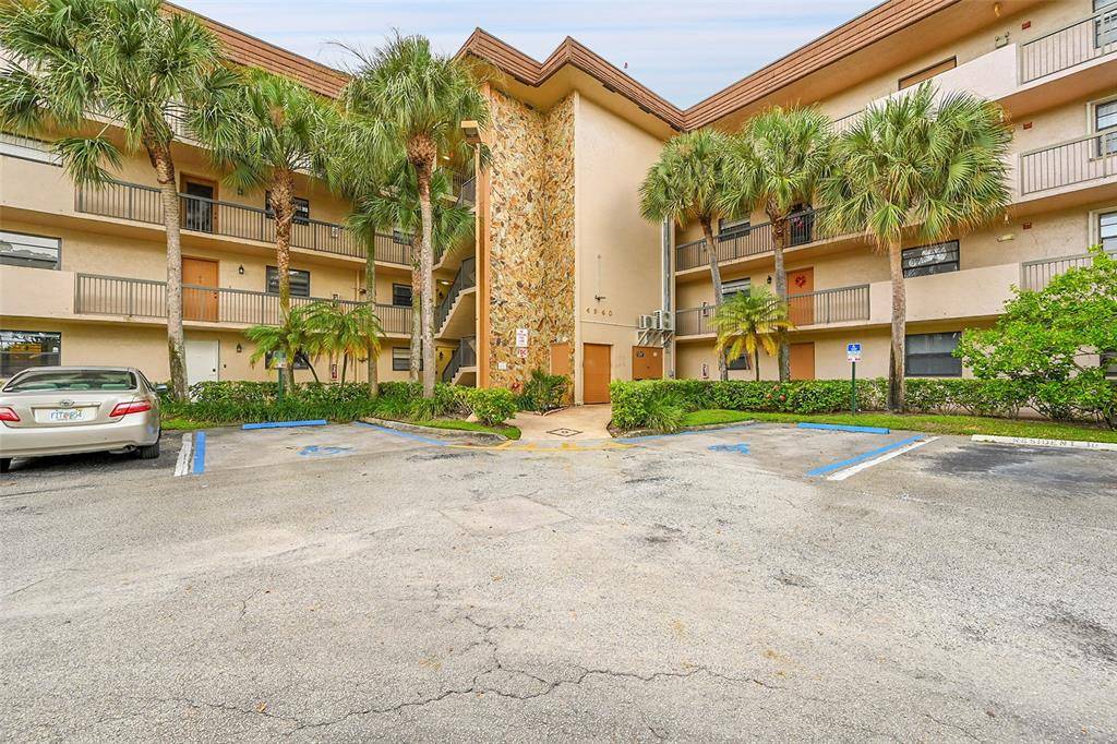 Tamarac, FL 33319,4940 E SABAL PALM #202