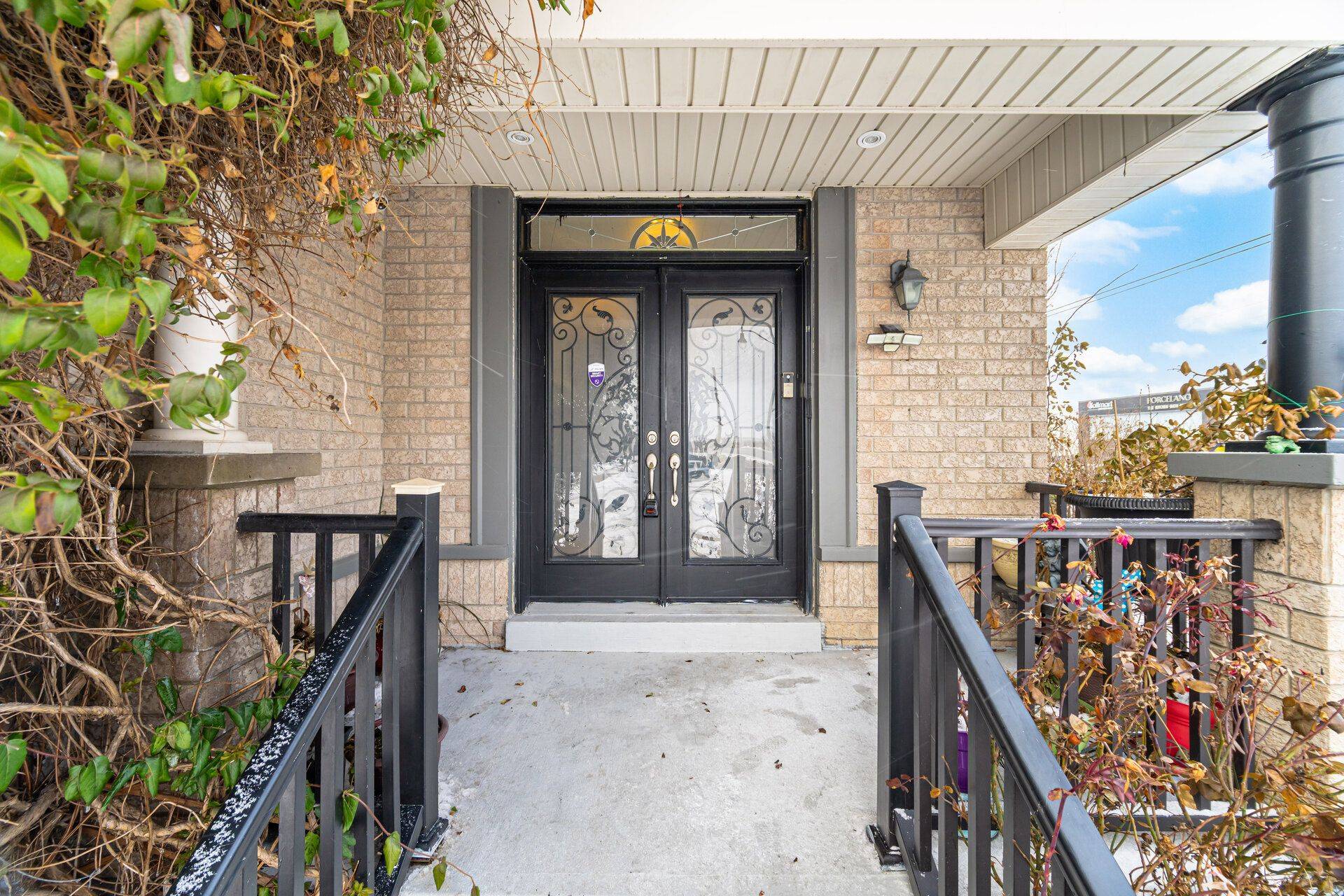 Brampton, ON L6P 3P5,38 Lightcatcher CIR