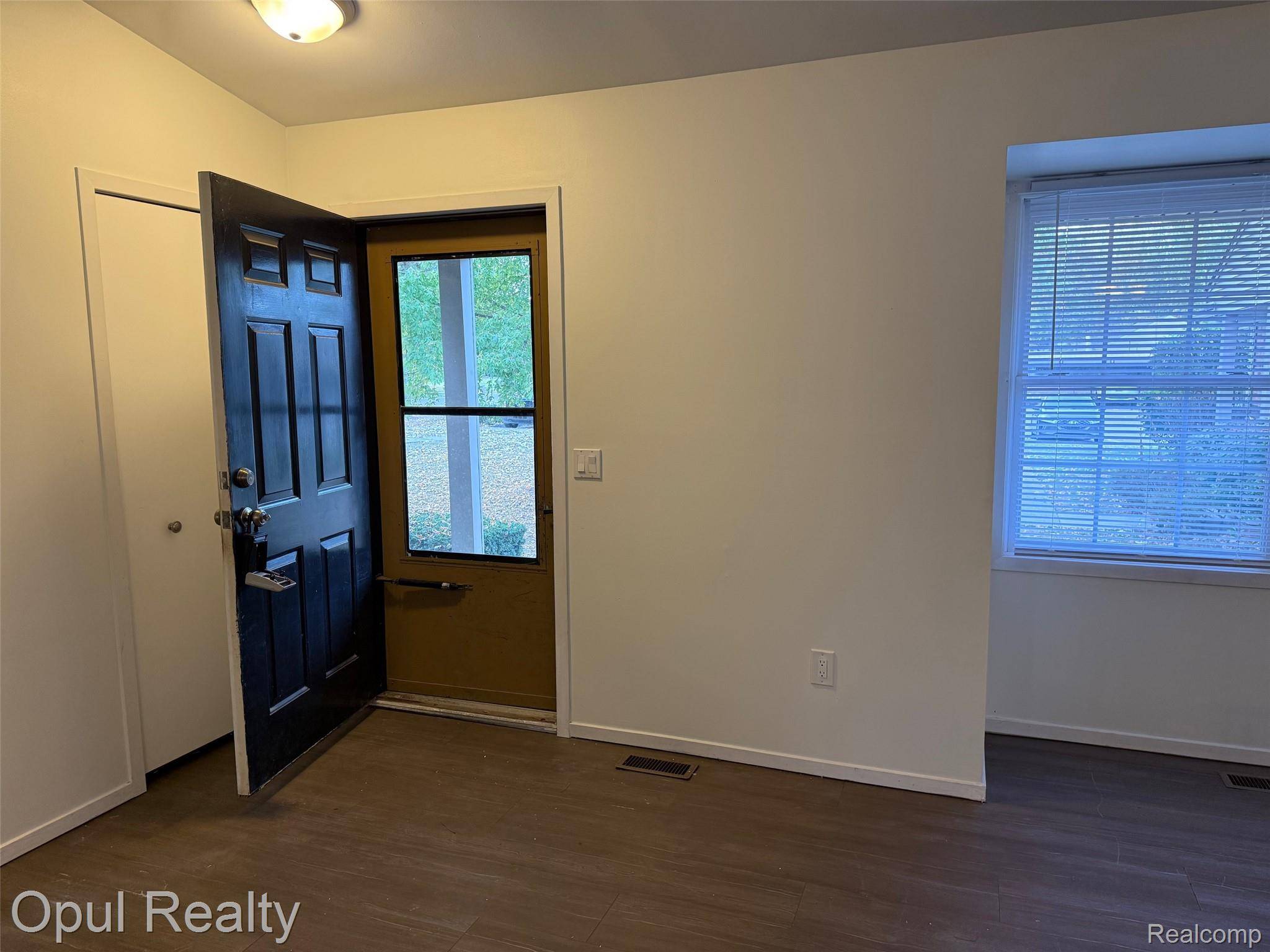 Novi, MI 48375,24252 Bashian DR