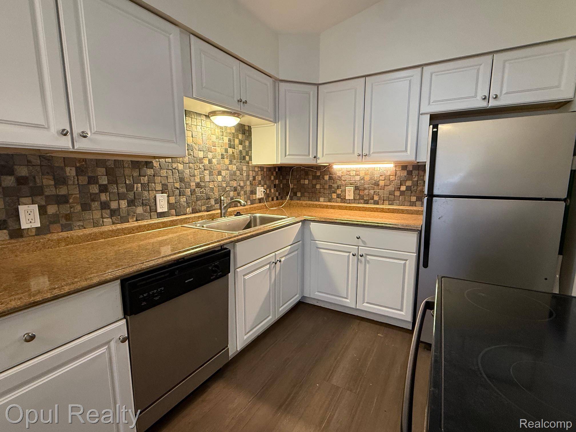 Novi, MI 48375,24252 Bashian DR