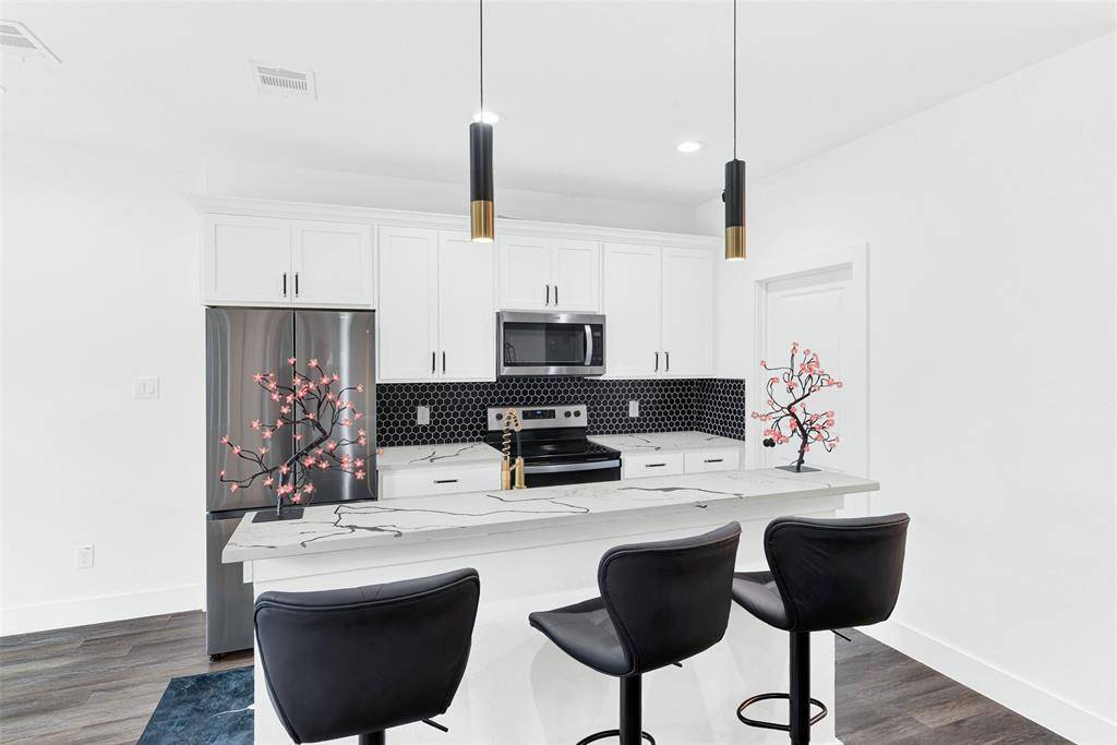 Dallas, TX 75210,4811 Huey Street