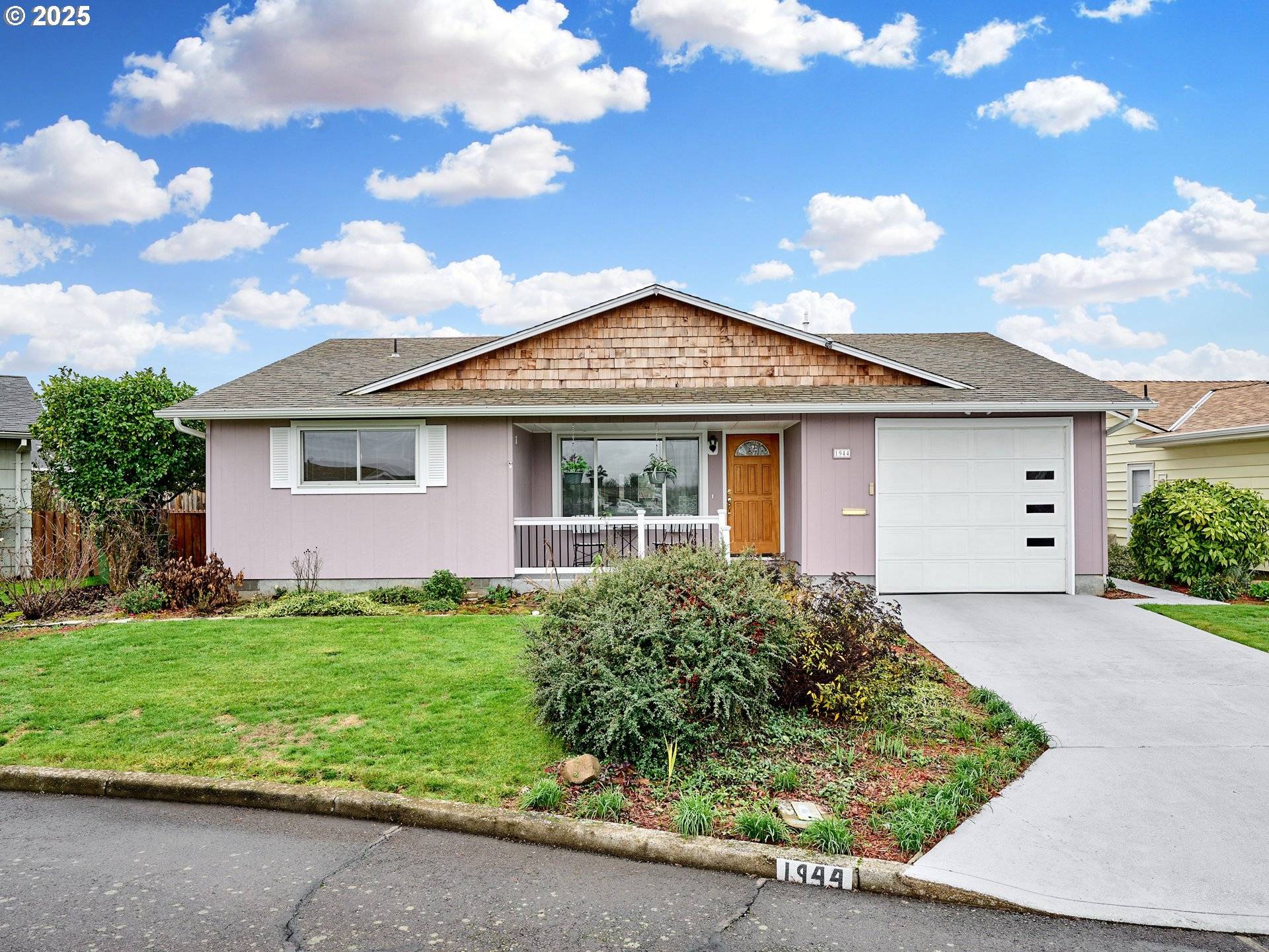 Woodburn, OR 97071,1944 SANTIAM DR