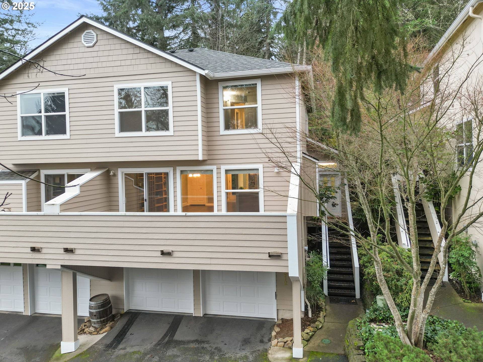 Eugene, OR 97405,3812 COLONY OAKS DR