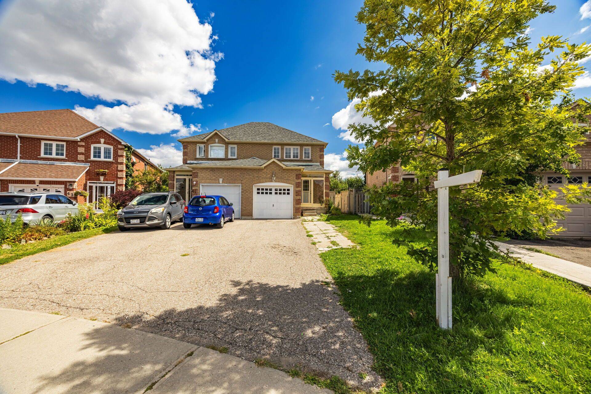 Brampton, ON L6Y 5B2,39 Caruso DR