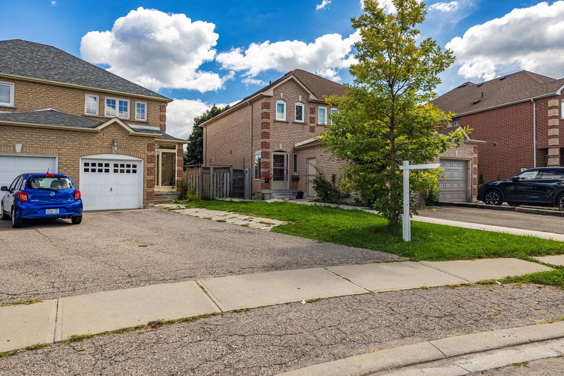 Brampton, ON L6Y 5B2,39 Caruso DR