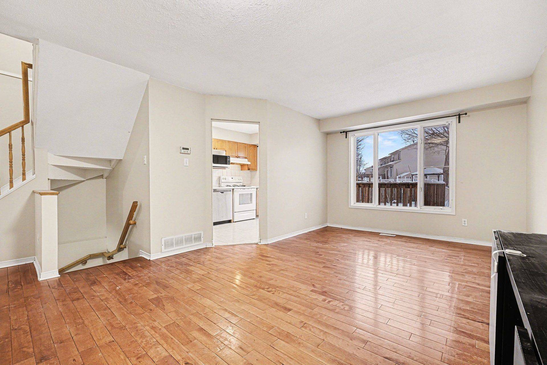 Barrhaven, ON K2J 4P1,206 Beatrice DR