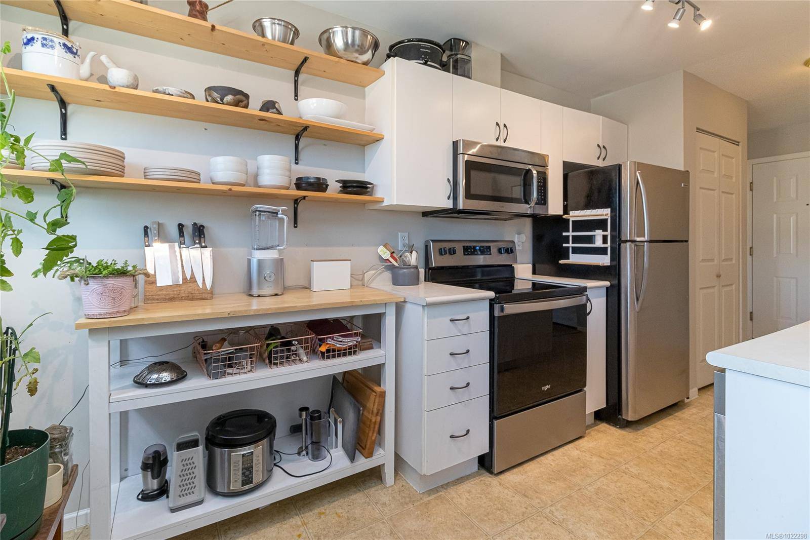 Victoria, BC V8T 1A8,1028 Balmoral Rd #403