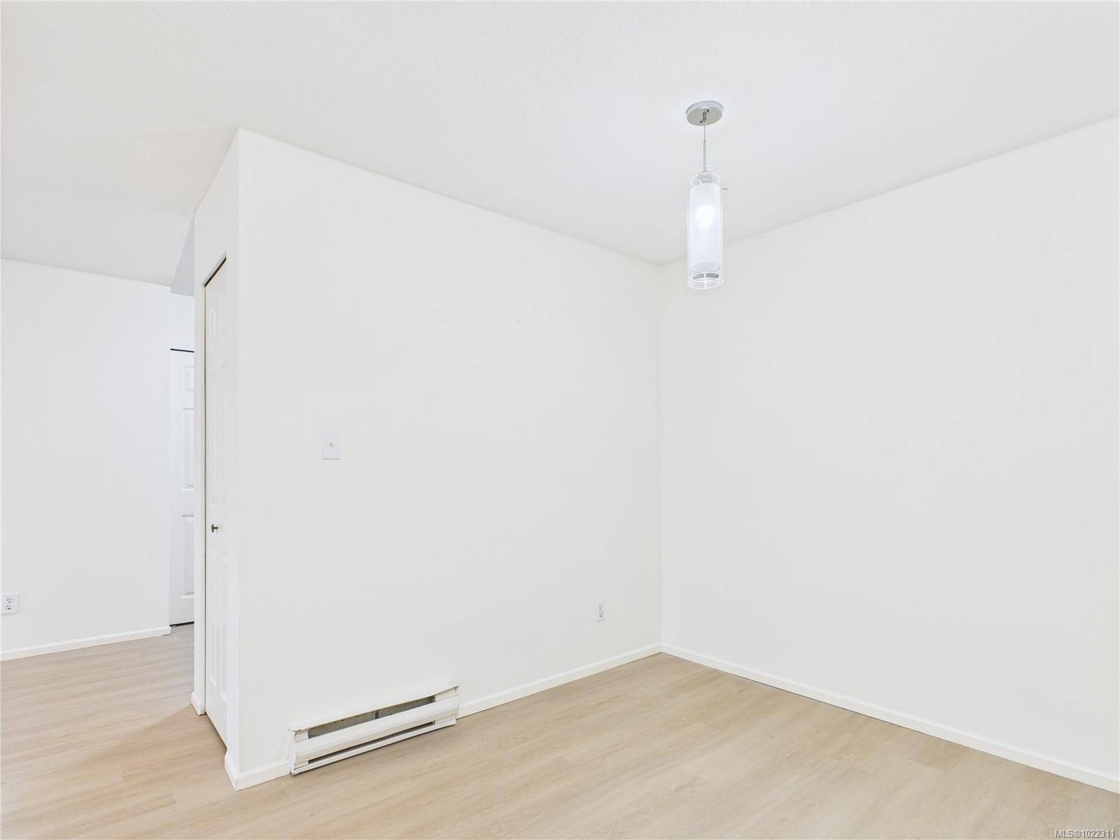 Victoria, BC V8T 1A8,1028 Balmoral Rd #102