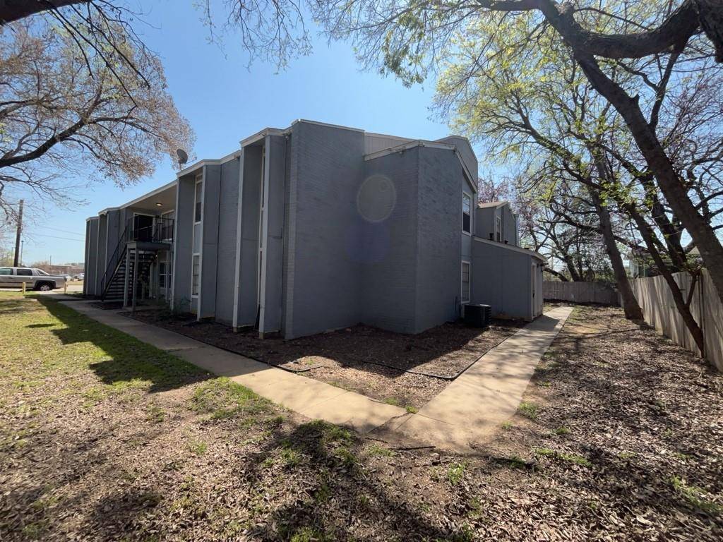 Denton, TX 76201,219 Fry Street #11