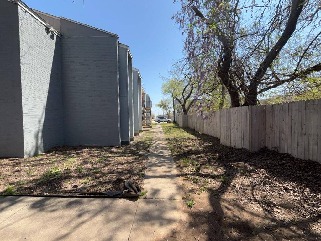 Denton, TX 76201,219 Fry Street #11