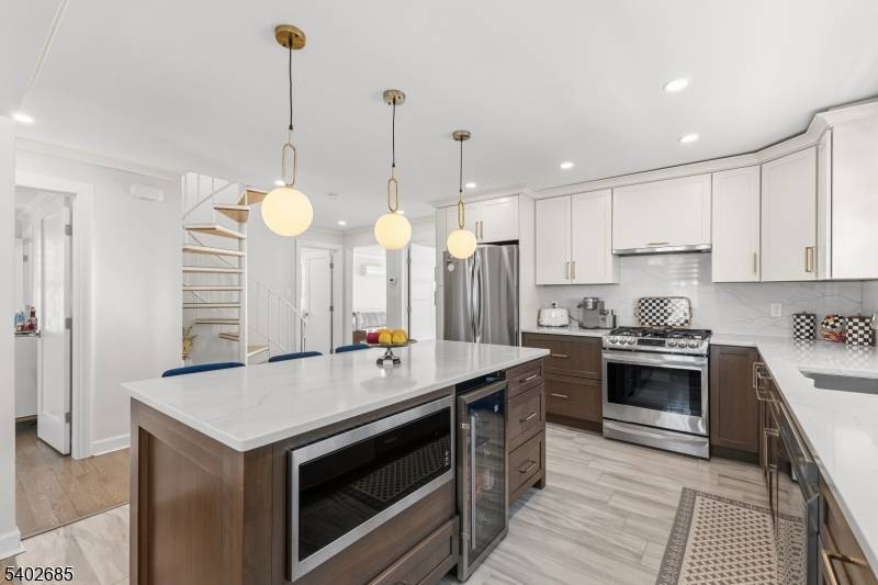 Clifton City, NJ 07011,48 Hobart Pl. Apt 2 #2