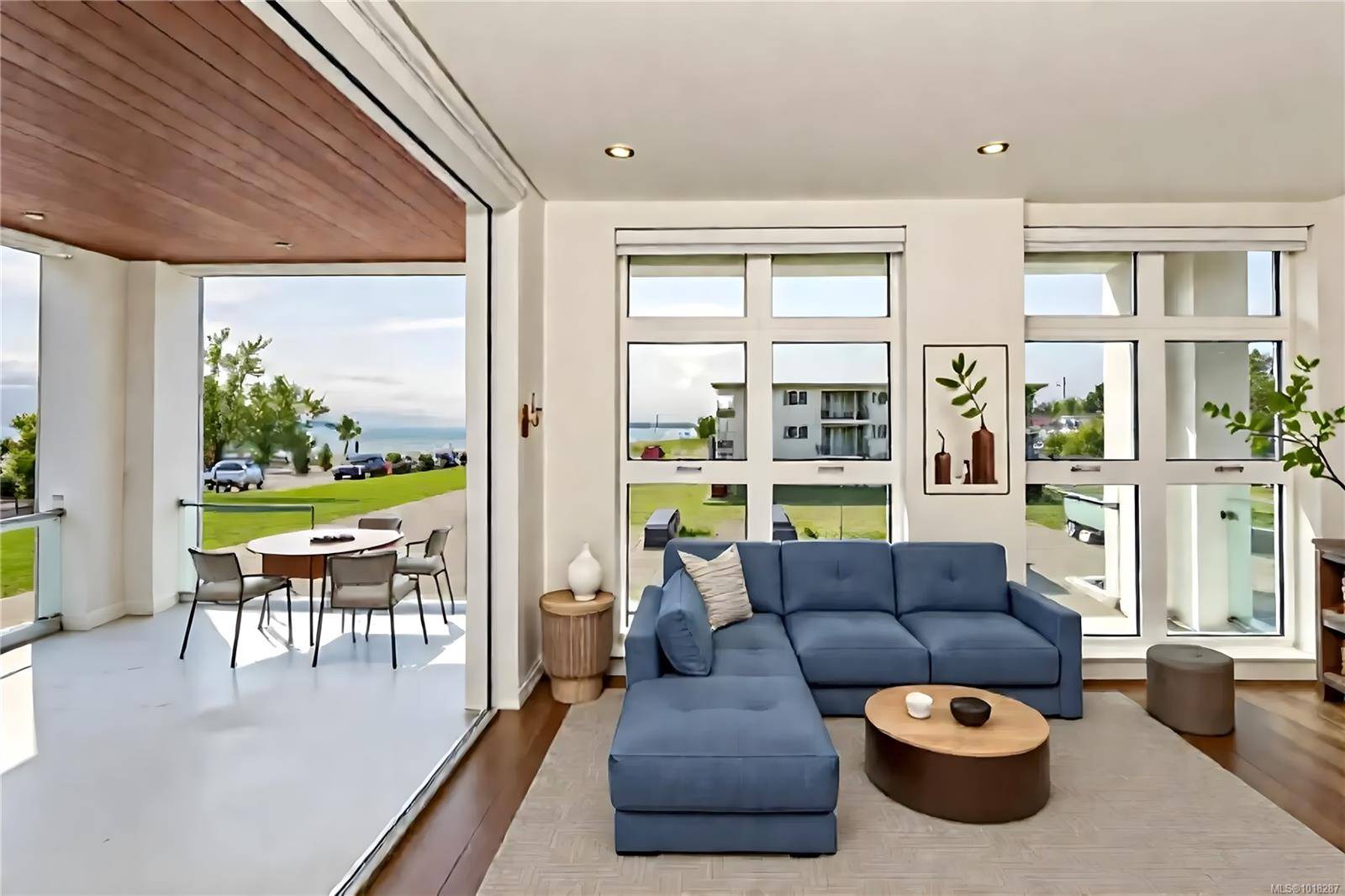 Sidney, BC V8L 2W5,9570 Fifth St #204