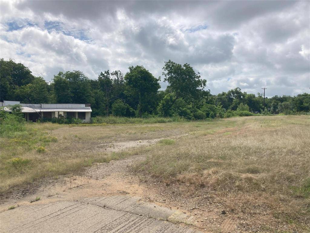100 N Parkway Drive, Alvarado, TX 76009