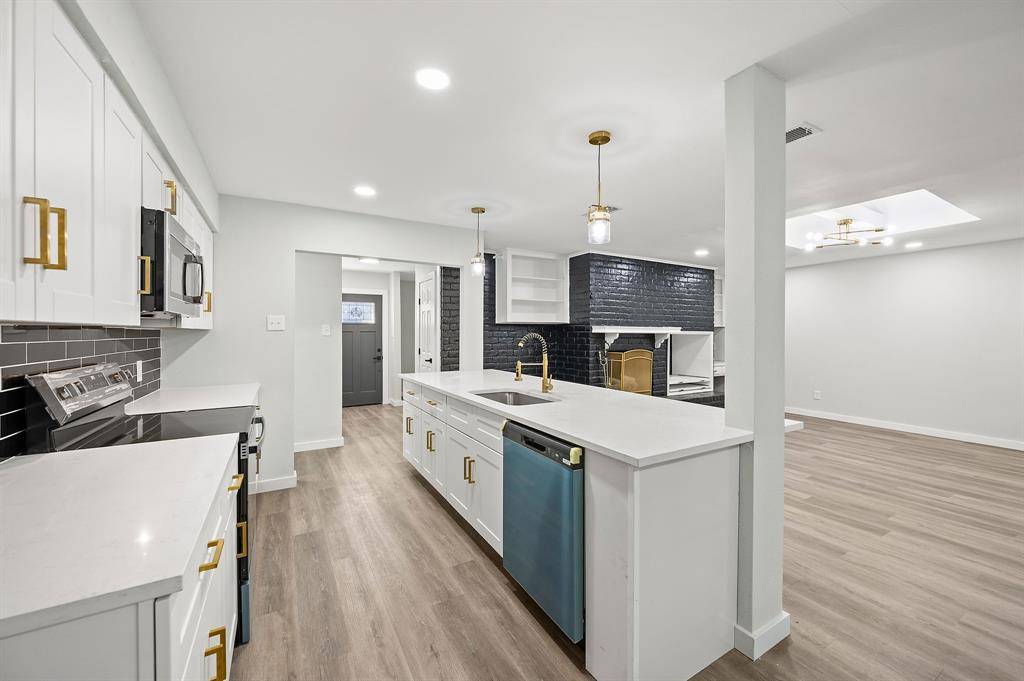 Hurst, TX 76053,420 Twin Creek Drive