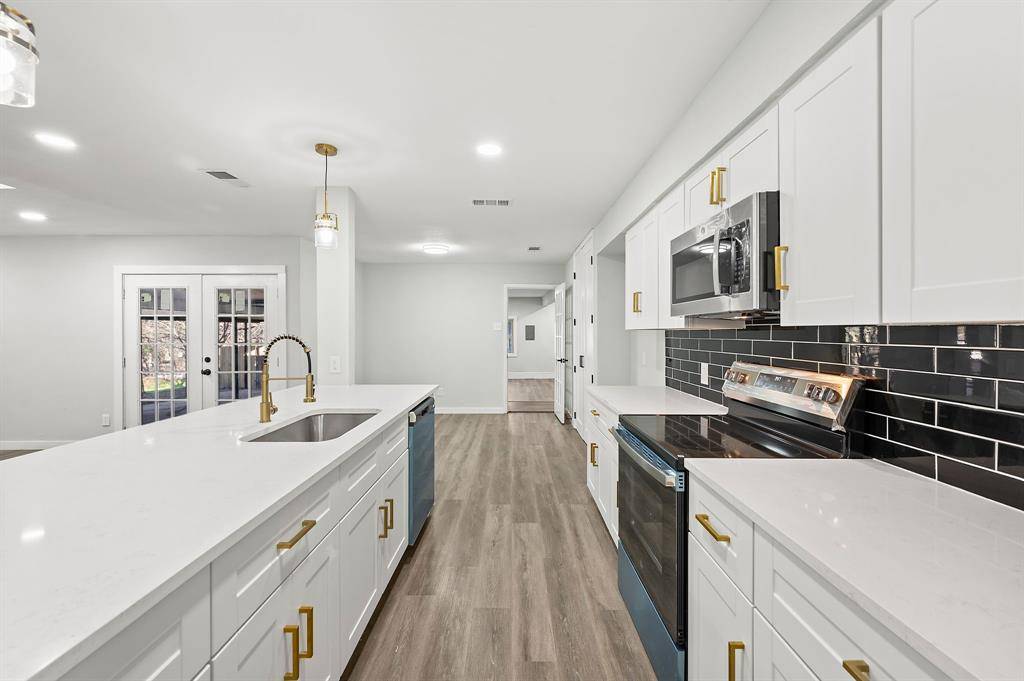 Hurst, TX 76053,420 Twin Creek Drive