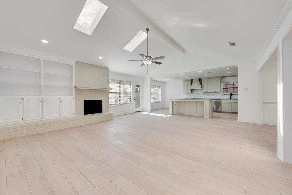 Euless, TX 76039,903 Elmwood Court